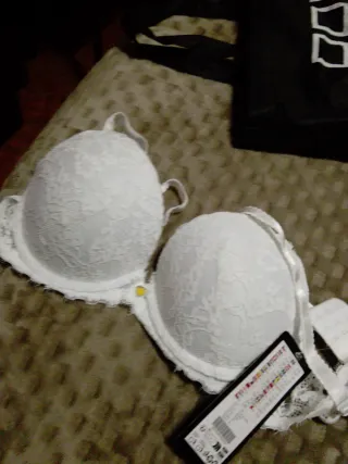 Sujetador blanco de encaje nuevo