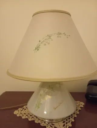 Tris di lampade in porcellana e tessuto