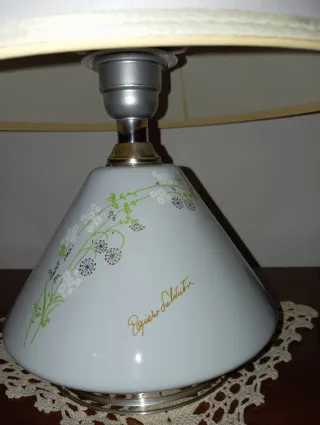 Tris di lampade in porcellana e tessuto