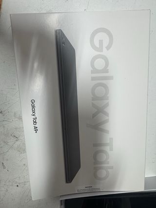 Tablet Samsung gris con golpe A9 plus