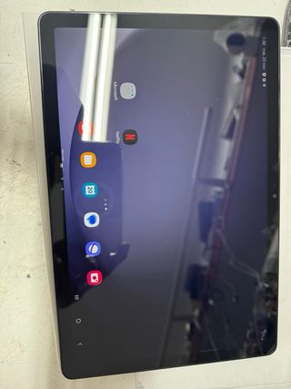 Tablet Samsung gris con golpe A9 plus