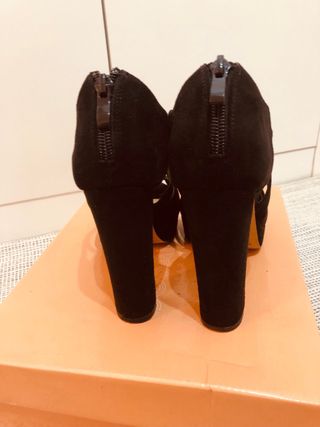 Sandalias terciopelo negras talla 38 Bossanova