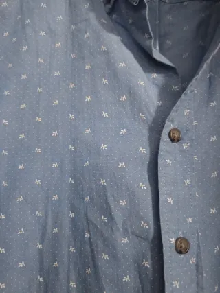 Camisa C&A azul con topos