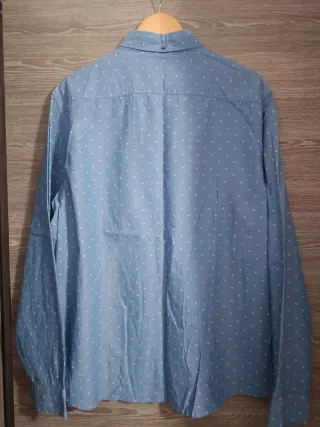 Camisa C&A azul con topos