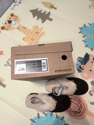 Zuecos Geographical Norway marrones