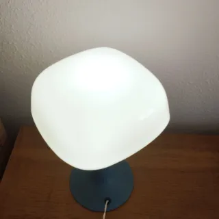 Lampada da tavolo blu e bianca