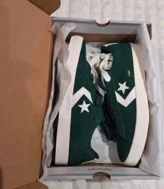 Zapatillas Nuevas, de la marca CONVERSE