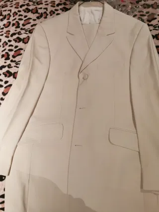 Traje de novio beige