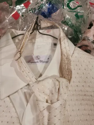 Traje de novio beige