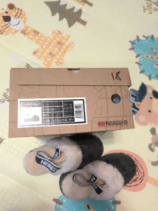 Zuecos Geographical Norway grises