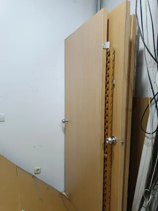Lote 8 puertas interiores de oficina en Málaga
