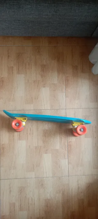 Skate Penny Azul con Ruedas Naranjas