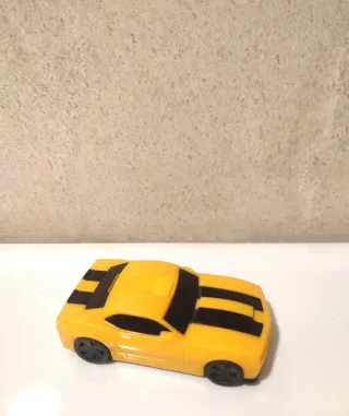 Coche de juguete Transformers amarillo