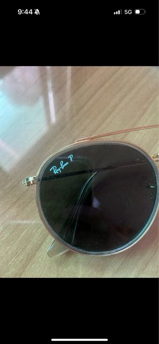 Gafas de sol Ray-Ban doradas y negras