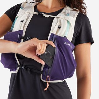 Mochila trail running mujer + 2 bidones 500 ml incluidos -