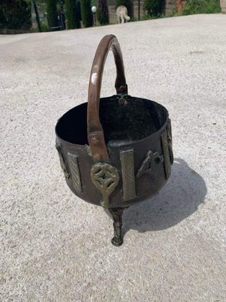 Antico calderone in rame