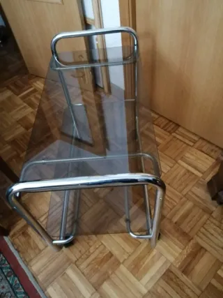Mesa auxiliar cristal con ruedas