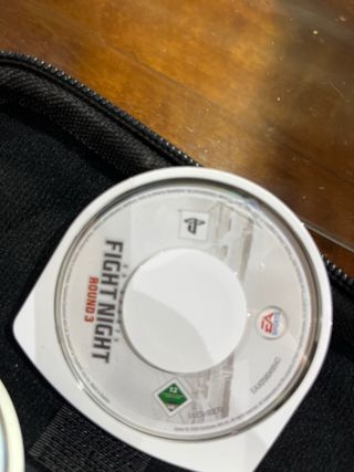 Sony PSP Negra con 3 Juegos, funda y cargador