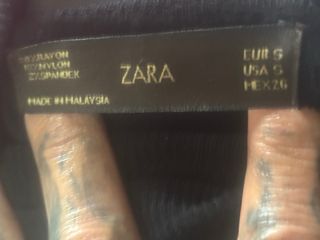 Vestido negro cuello vuelto