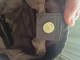 Bolso de piel marrón