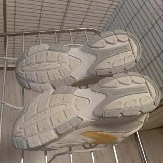 Deportivas Lacoste Beige y Blancas