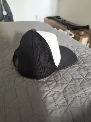 Gorra Adidas Negra y Blanca