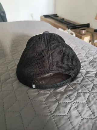 Gorra Adidas Negra y Blanca