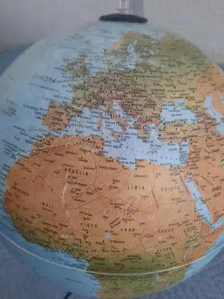 Globo terráqueo con luz