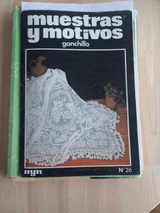 Varias revistas de labores, bordado y ganchillo
