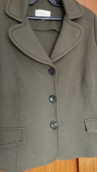 Chaqueta Zendra verde oliva entallada