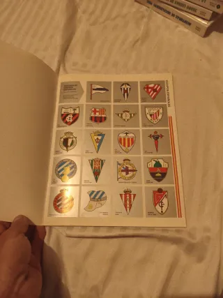 Libro Escudos de Fútbol Coleccionista