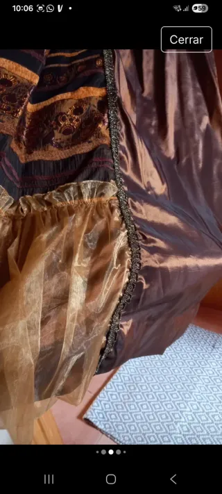 Vestido de época morado y dorado