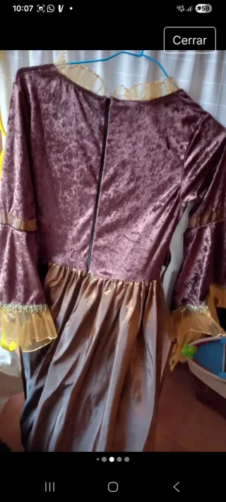 Vestido de época morado y dorado