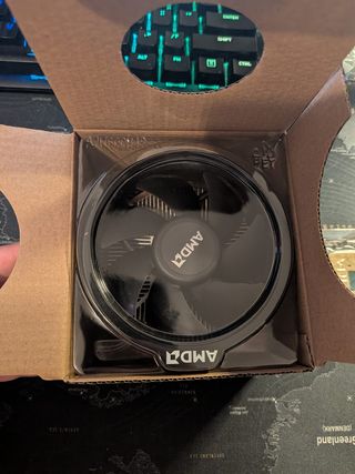 Procesador AMD Ryzen 5 5600XT y Placa Base Asus