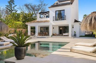 Chalet en alquiler en Los Naranjos - Las Brisas en Marbella