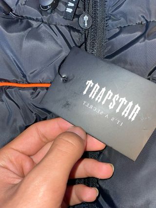Chaqueta Trapstar Negra con Capucha