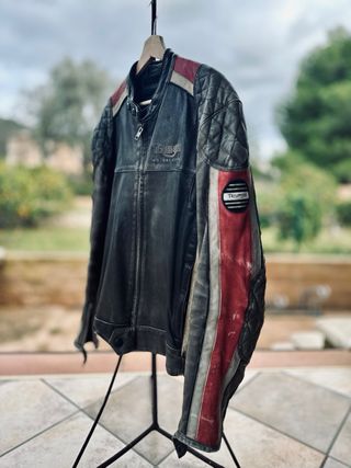 Chaqueta Motera Triumph Negra y Roja