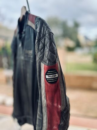 Chaqueta Motera Triumph Negra y Roja