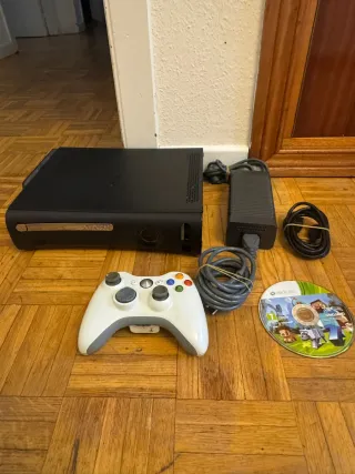 Consola Xbox 360 1 mando  1 juego cables
