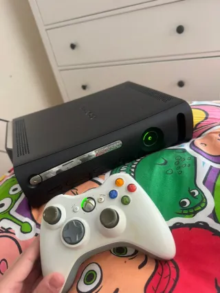 Consola Xbox 360 1 mando  1 juego cables