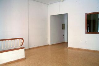 Local comercial en venta en Carcaixent