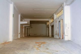 Local comercial en venta en Carcaixent