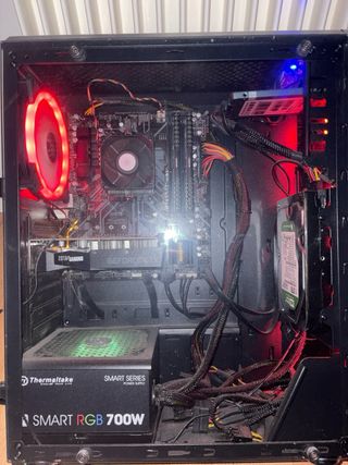 PC Gaming fisso rosso