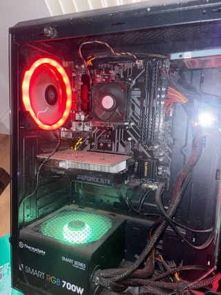 PC Gaming fisso rosso