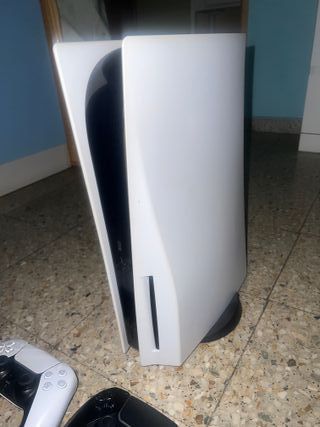 Consola PS5 + 2 Mandos + 3 Juegos