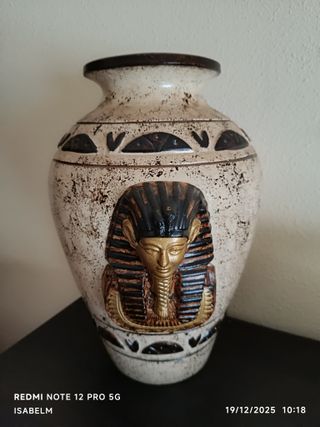 Jarrón Egipcio Cerámica Beige y Dorado