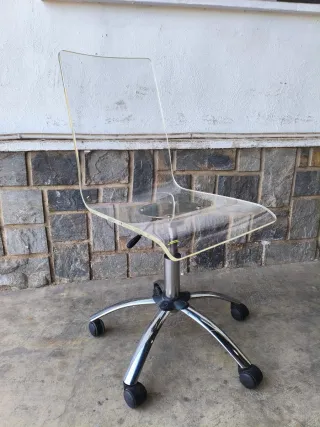 Silla de oficina acrílica transparente