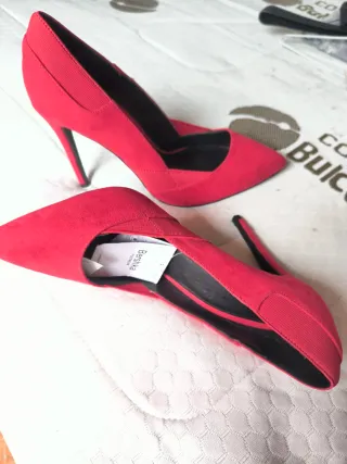 Zapatos de tacón Bershka rojos