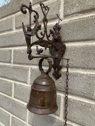 Campana antica bronzo decorata