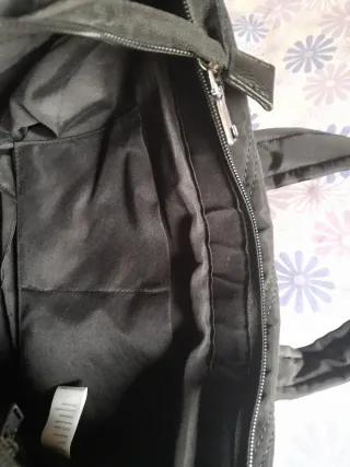 Bolso bandolera negro con asas